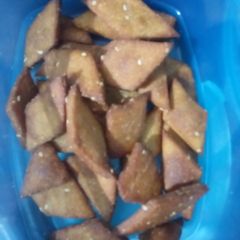 A picture of Jaggery wheat diamonds.