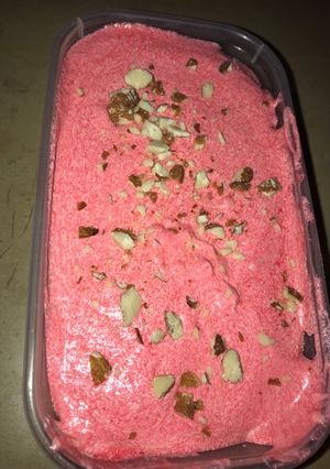 A picture of Strawberry 🍓 ice cream.