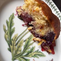 A picture of Lemon and Blueberry Cake.