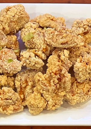 A picture of Kara Age (Japanese fried chicken with scallion sauce).