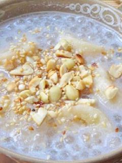 Una foto de Pudding vietnamita de leche de coco, perlas de tapioca y plátano