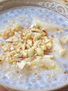 Una foto de Pudding vietnamita de leche de coco, perlas de tapioca y plátano