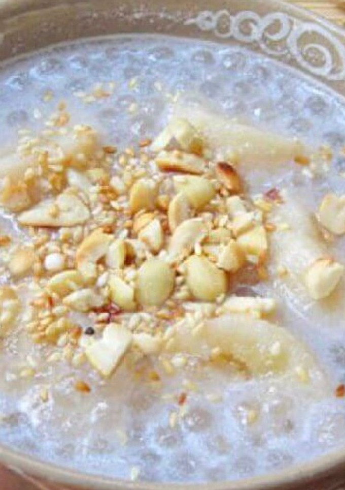 Una foto de Pudding vietnamita de leche de coco, perlas de tapioca y plátano