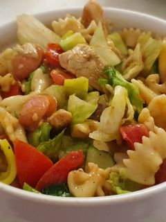 Tésztasaláta csirkével recept fotója