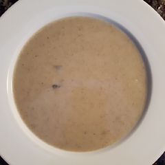 A picture of Mushroom Soup.