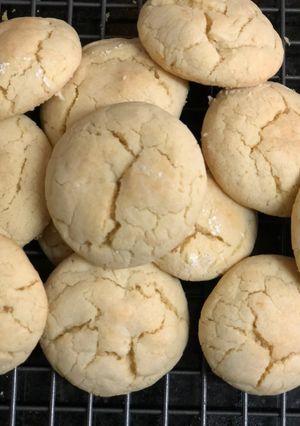 A picture of Lemon Crinkle Cookies.