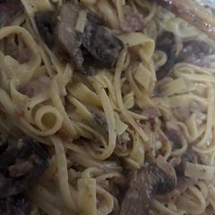 A picture of Creamy Carbonara with Bacon and Mushrooms.