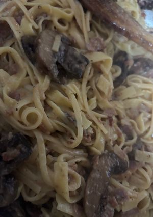 A picture of Creamy Carbonara with Bacon and Mushrooms.