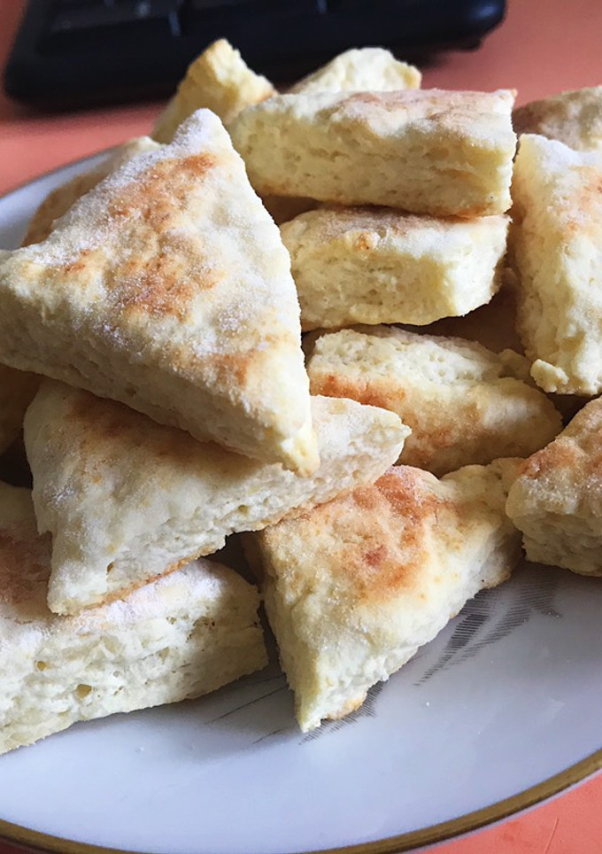 Una foto de Scones de queso para el mate 🧀🤤