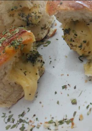 Una foto de 💥Panes saborizados rellenos de queso y orégano