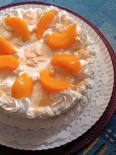 Barackos fehércsokis torta recept fotója