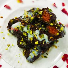 A picture of Gajar halwa chaco bars.