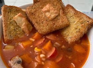 Foto resep Sop Merah feat Garlic Bread Roti Tawar