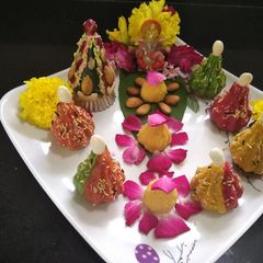 A picture of Bread-Oats Modak.