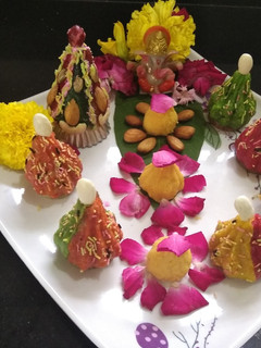 A picture of Bread-Oats Modak.
