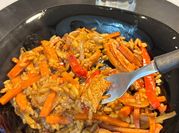 Una foto de condimentos para wok