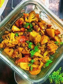 गोभी आलू मटर की सब्जी (gobi aloo matar ki sabzi recipe in Hindi) रेसिपी मुख्य फोटो