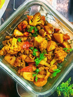 गोभी आलू मटर की सब्जी (gobi aloo matar ki sabzi recipe in Hindi) रेसिपी मुख्य फोटो