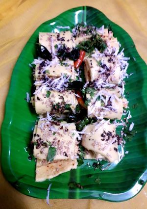 A picture of Khandvi.