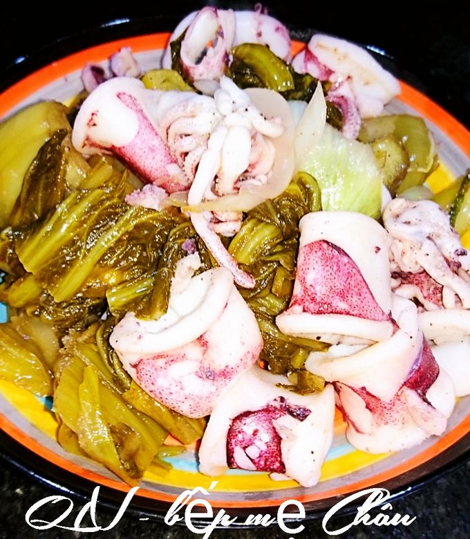 Hình của món Mực xào cải chua.