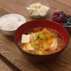A picture of Japanese Tonjiru (Non-halal).