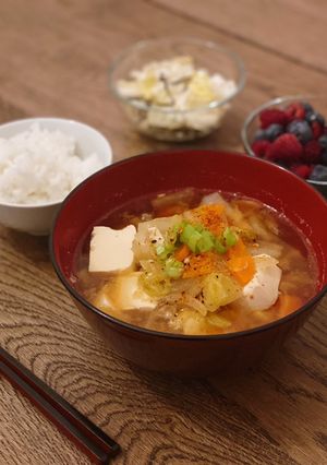 A picture of Japanese Tonjiru (Non-halal).