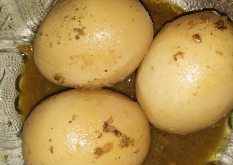 Langkah Mudah untuk Menyiapkan Telur masak kecap simple ala mertua Anti Gagal