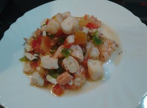 Una foto de Picadillo de patas gigantes de rejos o potón y gambas Cocidas