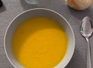 Una foto de Sopa de calabaza cremosa y saludable