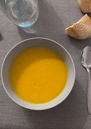 Una foto de Sopa de calabaza cremosa y saludable