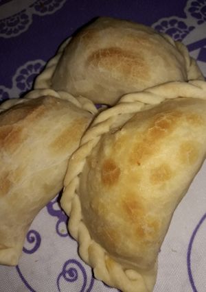 Una foto de Empanadas de pollo 🍗🐓
