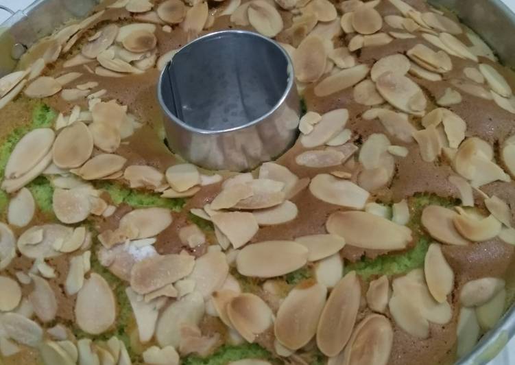 Bolu pandan tabur almond