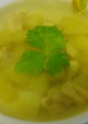 Una foto de Caldo de pollo a lo Carmelita