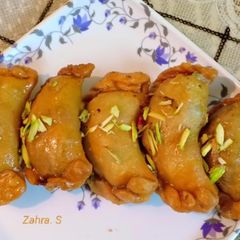 A picture of Mawa gujiya (Chandrakala).