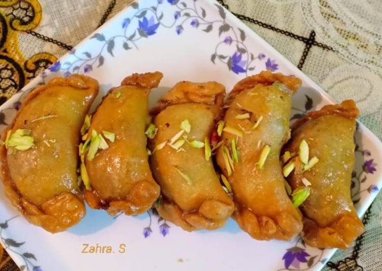 Mawa gujiya (Chandrakala)