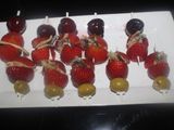 Banderillas de fresas con boquerones en vinagre