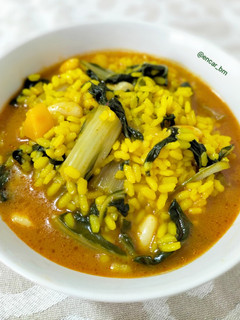 Una foto de Arroz con acelgas -arròs amb bledes-