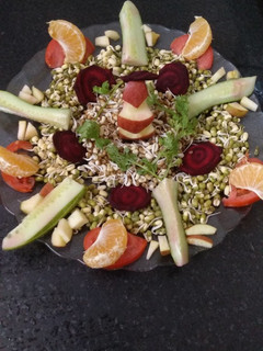 સલાડ(Salad Recipe in Gujarati) રેસીપી મુખ્ય ફોટો