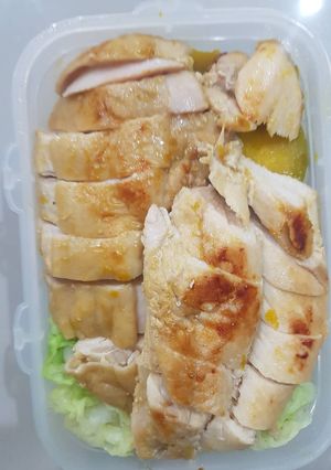 รูปของ อกไก่ย่าง + ผักลวก