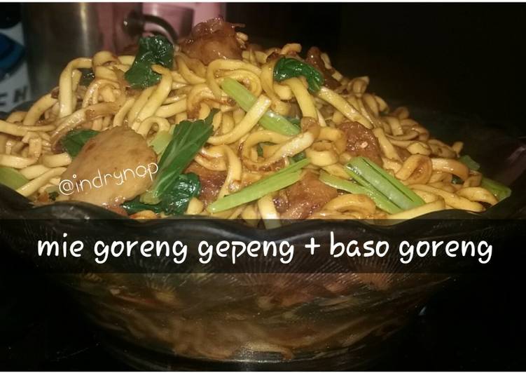 Mie goreng gepeng + baso (pedesssssnya nampol) 😂