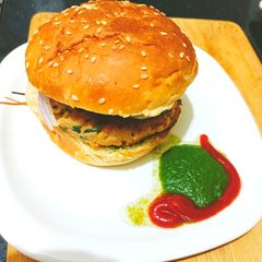 A picture of Aloo & Arbi Patty Burger🍔🍔.