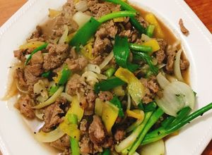 Hình của món Bò xào dứa.