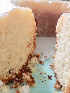 Una foto de Torta de limón con glaseado de limón 🍋