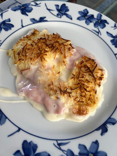 Una foto de Puerros con york y queso gratinados