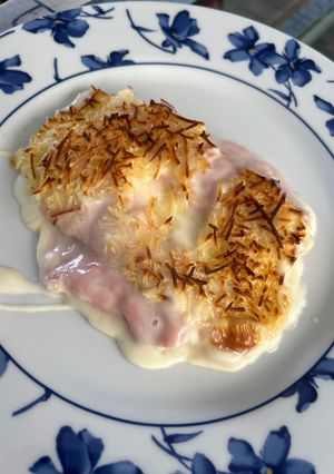 Una foto de Puerros con york y queso gratinados