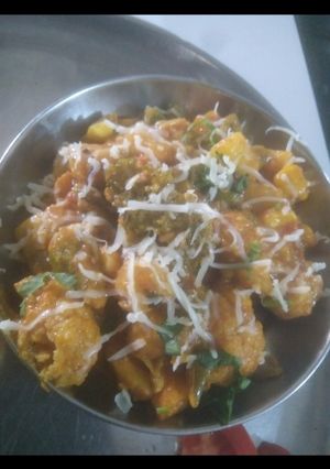 A picture of Undhiyu.