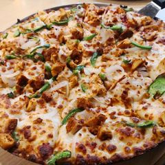 A picture of Chicken Tikka pizza.