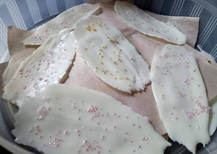 Steps to Prepare Perfect White Chocolate Shards#festivecontest_Kusumu