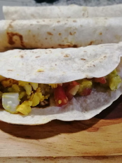 Una foto de Sándwich de huevo y aguacate
