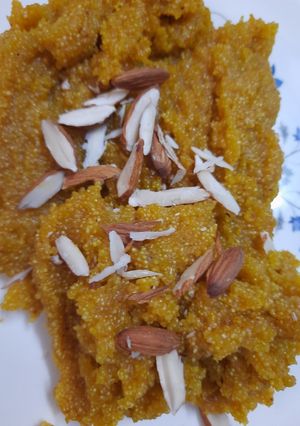 A picture of Besan sooji Halwa.